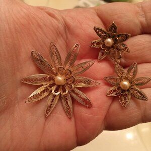 Vintage Set Gold Tone Filigree Wire Works Flower w/ Pearl ,Brooch & Clip Earings